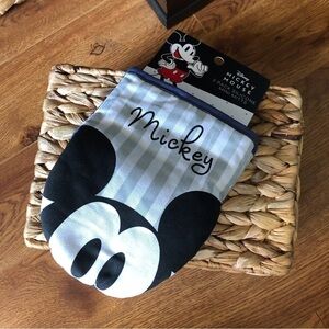 Disney Mickey Mouse 2 pack silicone mini mitts